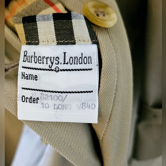 Burberry (Vintage) Women's Trenchcoat - Picture 13 of 15